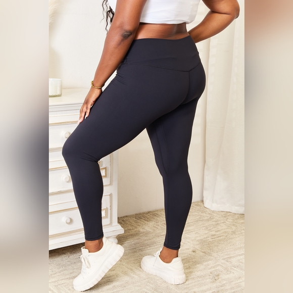 Double Take Black Workout Wide Waistband Sports Leggings - Picture 5 of 7